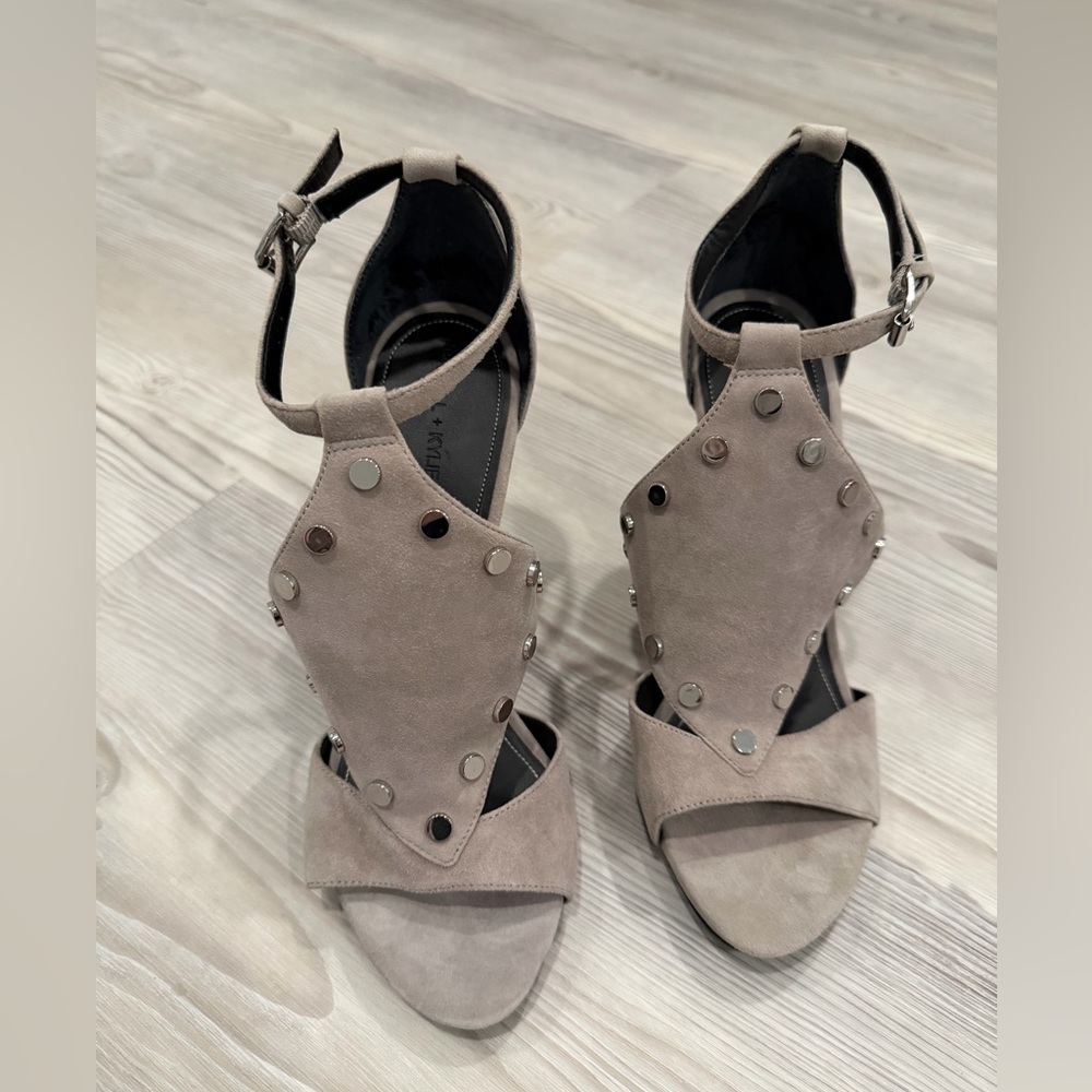 KENDALL & KYLIE Women’s Suede Wedge Sandal Heels. Size 7.5. Grey. Grommets. EUC - Picture 3 of 9